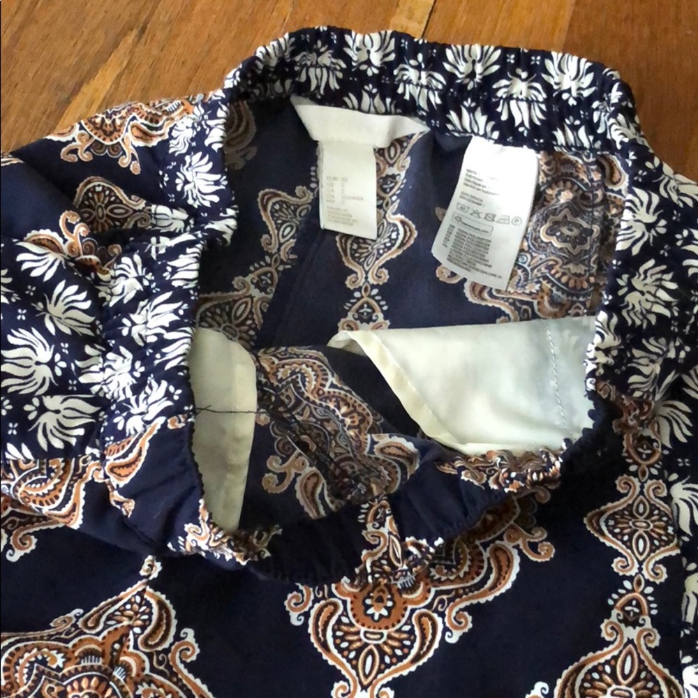 Patterned High Rise Shorts - Picture 2 of 4